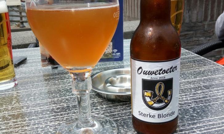 Ouwetoeter Sterke Blonde fles en glas